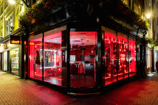 NIKE伦敦互动概念快闪店，以沉浸式用户体验展现产品性能