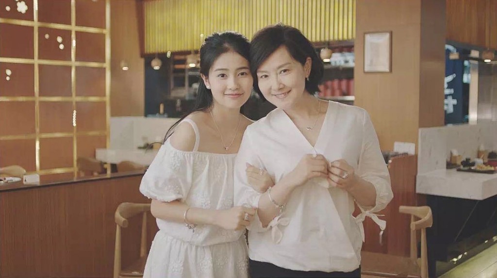 潘多拉的盒子里不仅有母女同款手链，还有新时代的母女情