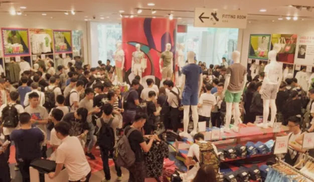 年轻人都很忙，但为什么偏偏愿意为优衣库去排队？