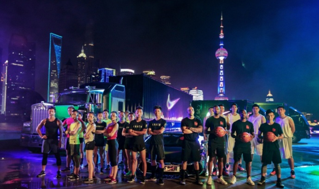 阿迪喊练，耐克喊你出去玩，这背后的逻辑是