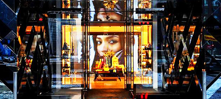 haute-today-burberry-flagship-led-entrance