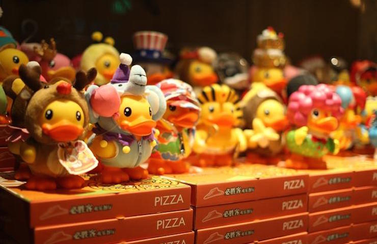 联合B.Duck与VR元素，必胜客想变成“食尚圈”的潮店