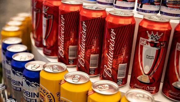 百威中国市场第一季度大跌45.4%；中国银联推出《我们都是答卷人》视频；Tiffany快闪备战520
