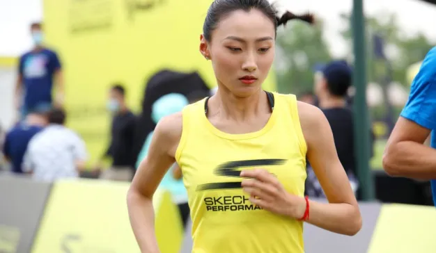 斯凯奇超强配速挑战赛“较劲”国马一姐 全新GORUN SPEED ELITE跑鞋王者出击
