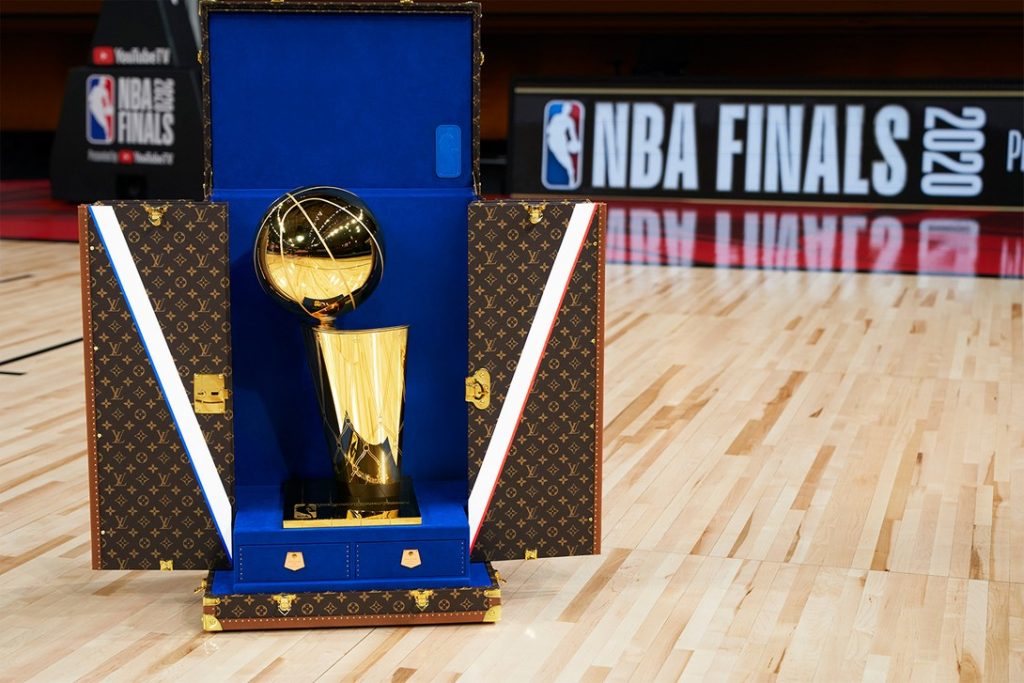 Louis Vuitton x NBA最新联名系列发布，肯德基新品有型鸡胸肉上线，Gucci推出男性连衣裙丨壹周案例鲸选