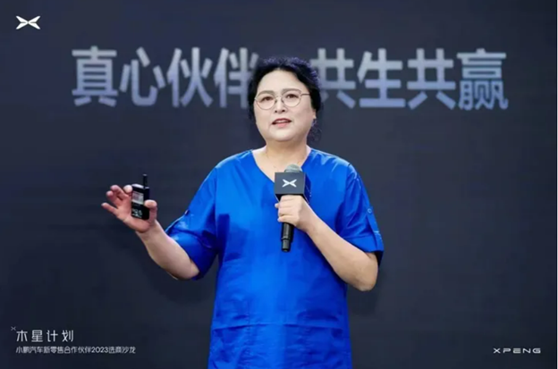 收缩自营扩张代理，小鹏先动手了，蔚来理想跟吗？