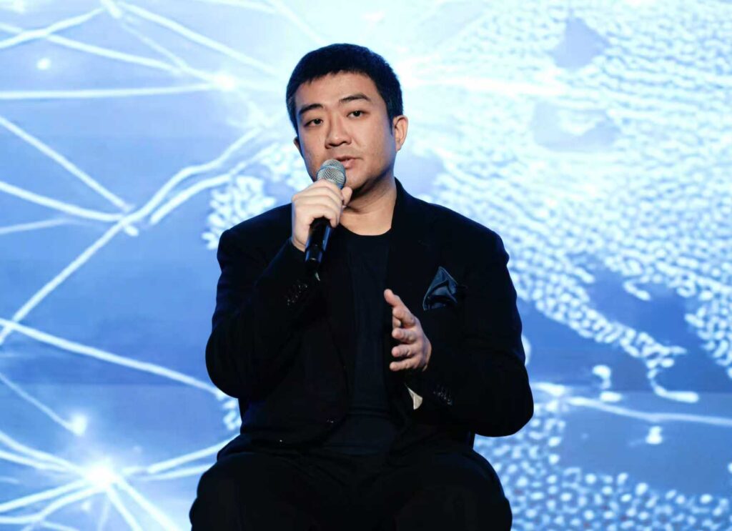 从台积电 HR 到投资人，他用 AICG 为全球顶级奢侈品制作广告｜对话 SKAI 全球 CEO