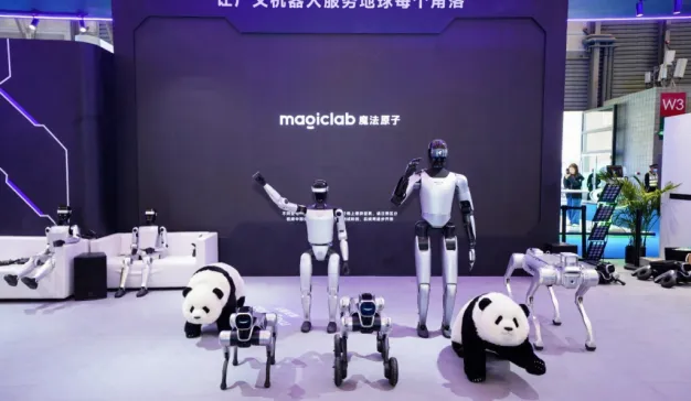 魔法原子亮相AWE 2026：携春晚机器人国内首秀，领跑具身智能全场景时代