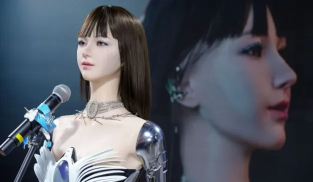 你愿意让机器人替你陪父母变老吗？｜对话数字华夏