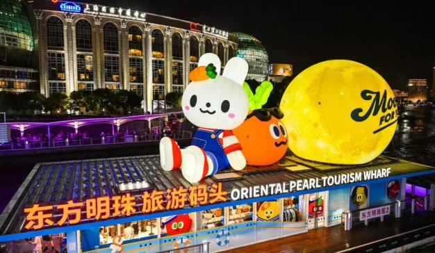 STAYREAL 三度携手东方明珠塔，推出全新中秋企划「海上望月·追Moon奇旅」，打造新型城市地标